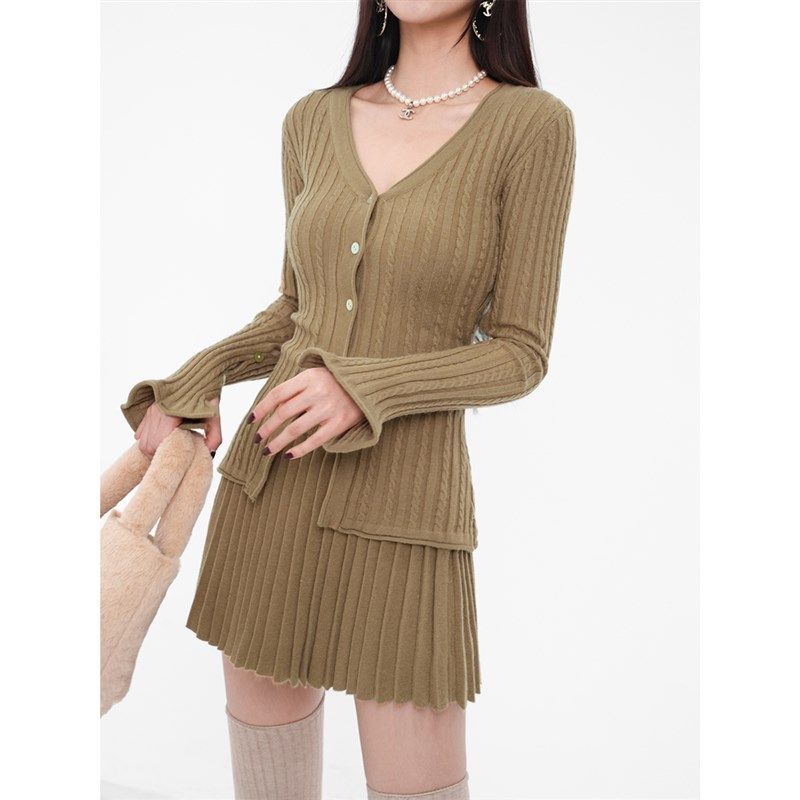 初春法式长袖针织衫女小个子修身显瘦收腰打底百褶半身裙两件套装