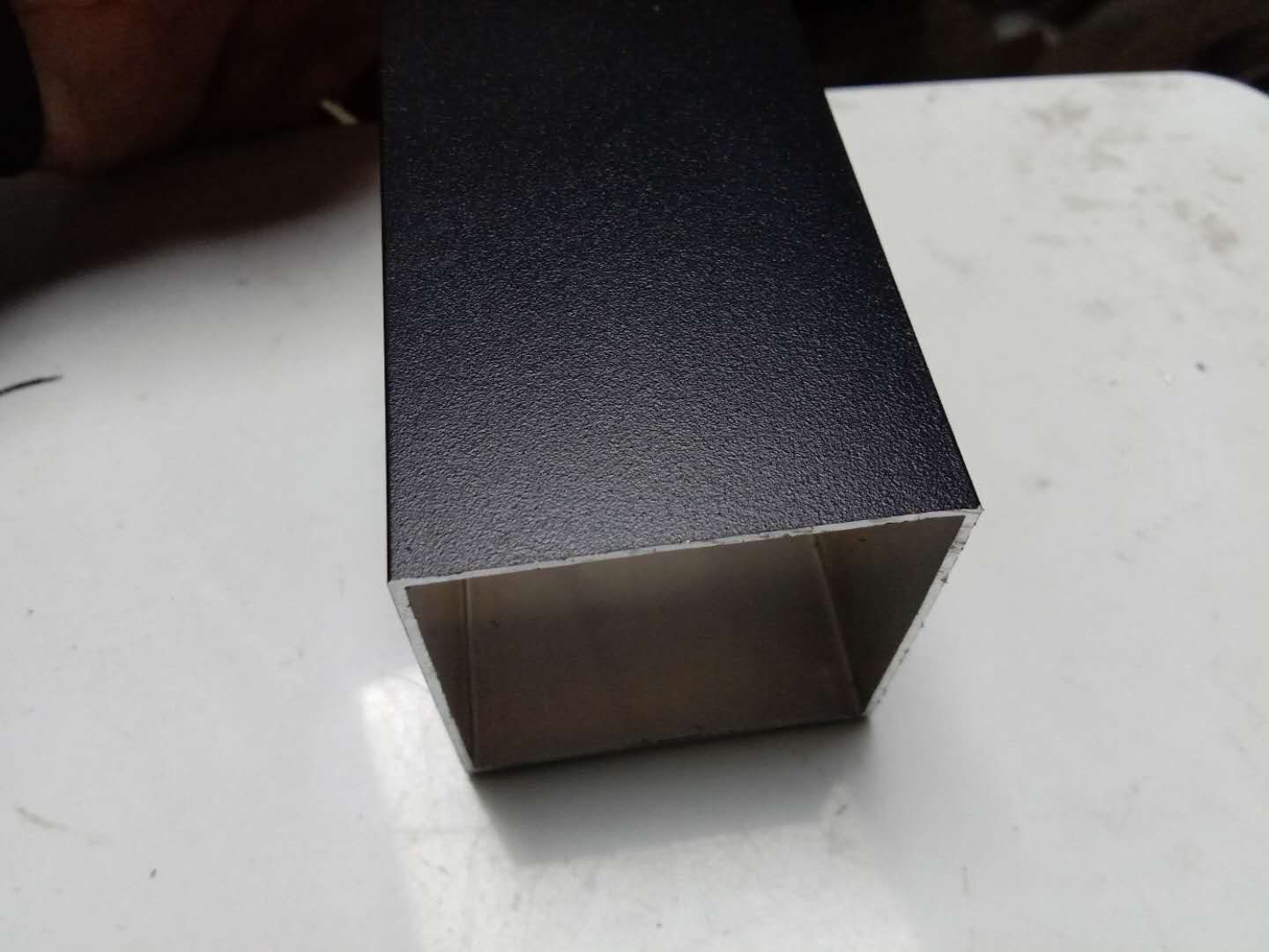 **亚光磨沙黑色铝合金方管  烤漆铝合金方通 正方形铝方管