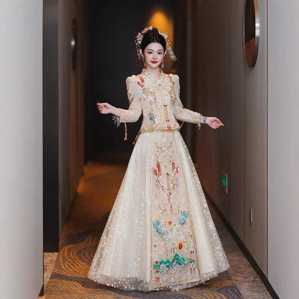 云梦集浅色系香槟色秀2025新款新娘喷金和服敬酒服礼服中式婚纱秀