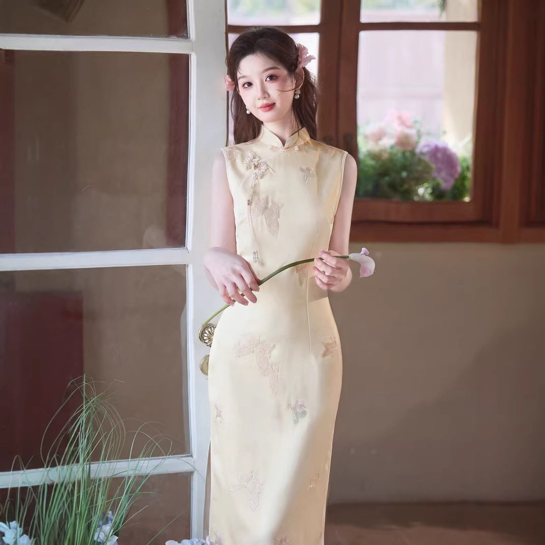 织造局高端刺绣黄色旗袍2026新款女夏季订婚礼服裙改良无袖年轻款