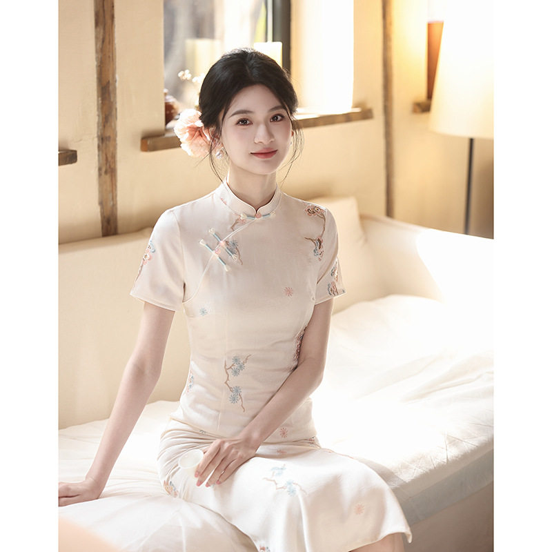 织造局白色大气旗袍绣花订婚气质新中式绝美气质少女年轻款气质日