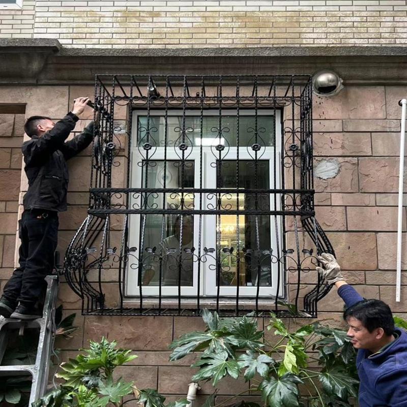 上欧式铁艺防盗防护网儿童安全防护栏别墅防盗网热浸镀锌生锈