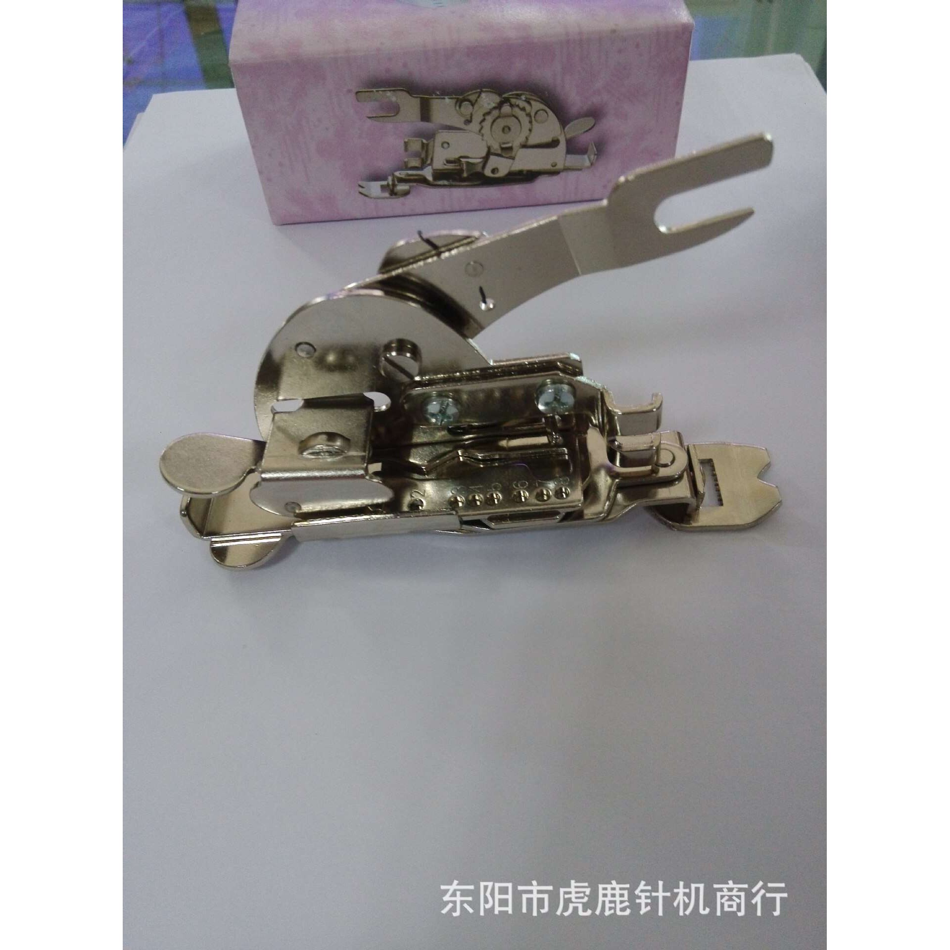 老式脚踏缝纫机锁边修边压脚  家用机用  拷边锁边器  型号Z6000