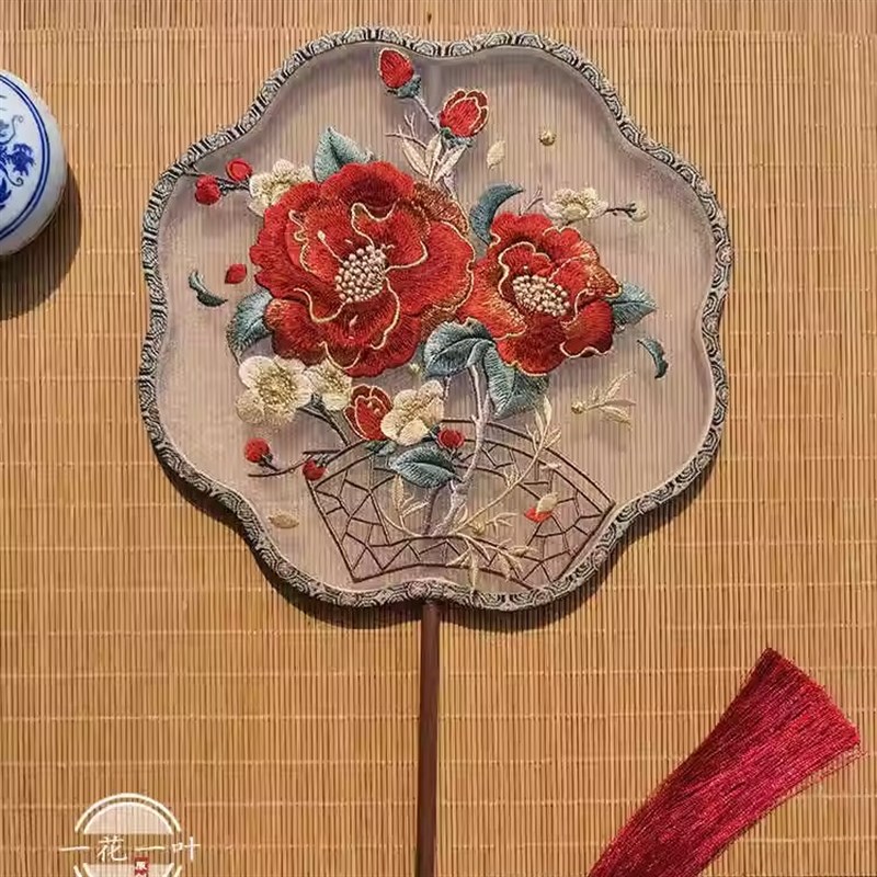 红山茶单面刺绣团扇新娘喜扇婚扇团扇汉服秀禾古风宫廷扇子