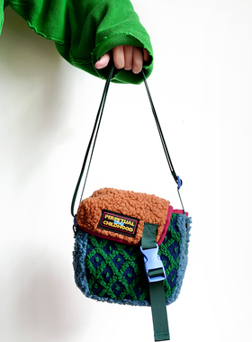 housedesign原创覆古毛绒单肩斜挎包小众新款加厚毛毛迷你手机包