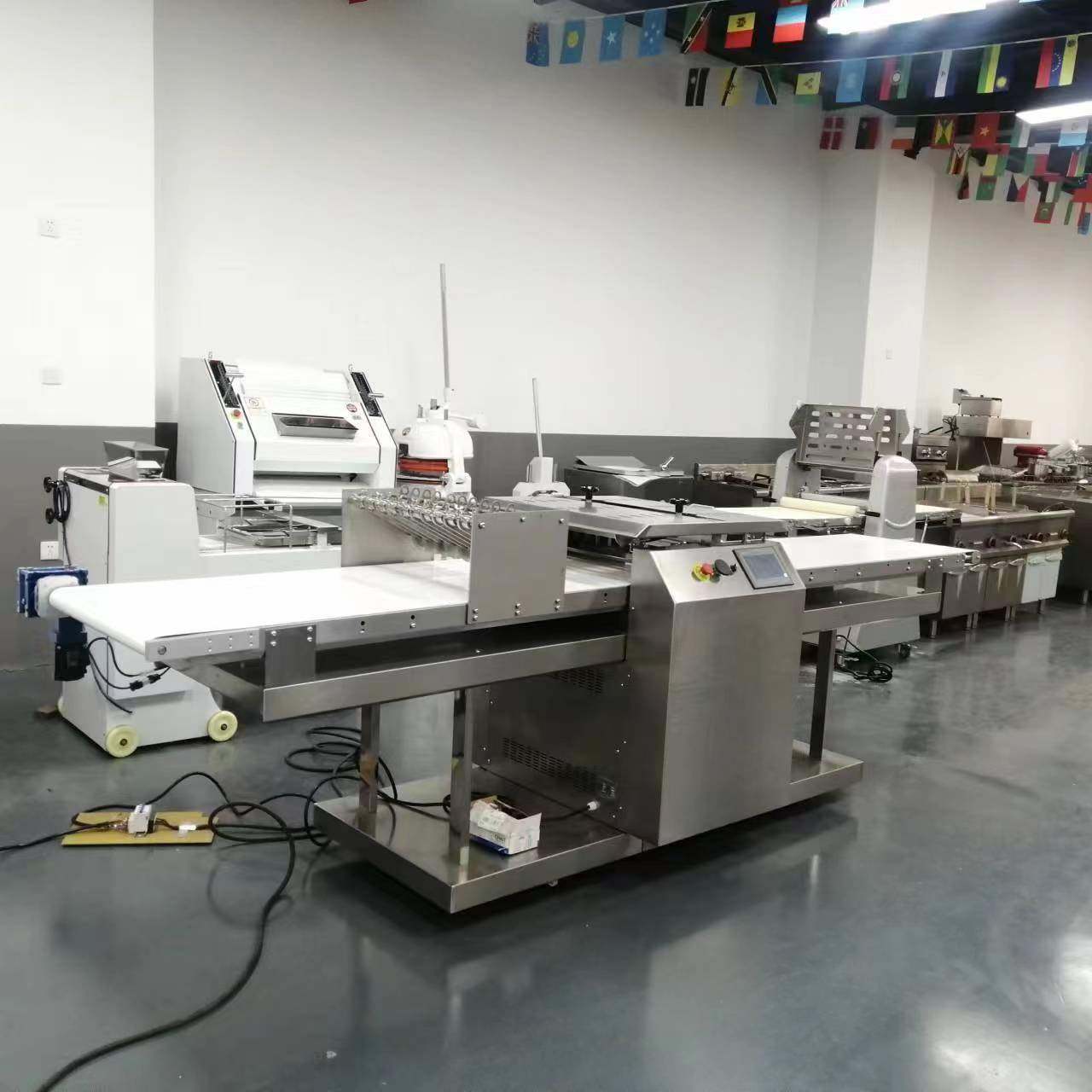 Cuttingmachine连续切型机面团分块机牛角包羊角包酥皮蛋挞皮机,清洗/食品/商业设备,其他食品加工设备,淘宝优惠券,粉丝福利购,淘宝优惠卷