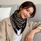 三角围巾女春秋冬季 2026韩版 时尚 百搭磁吸扣丝巾高端洋气护颈围脖