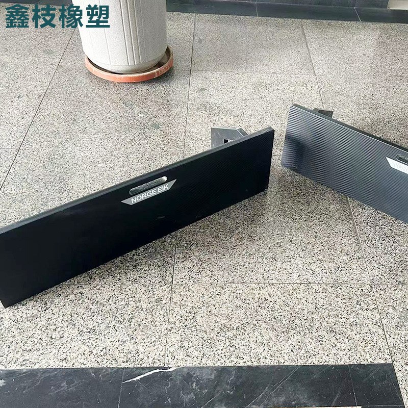 足球反弹板学校球场传球控球训练器足球回弹板训练反弹板挡板
