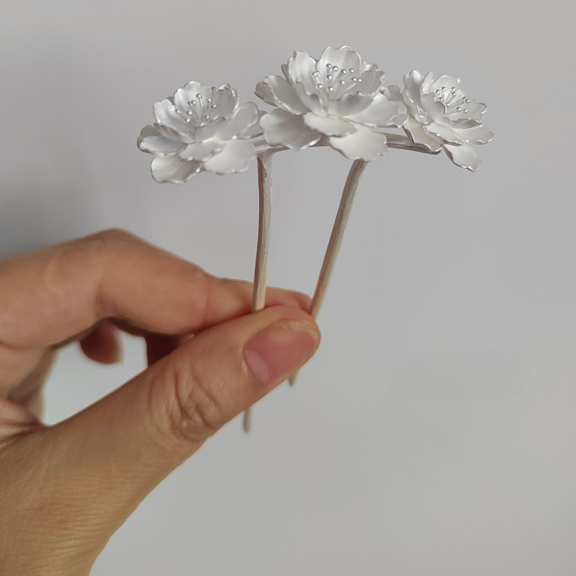 白桃寄月新中式多层花瓣发钗