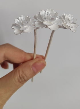 白桃寄月新中式多层花瓣发钗