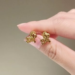 复古金色小马驹镂空钱币耳钉新中式精致小巧设计感马年本命年耳饰