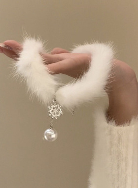 纯欲风冬日圣诞雪花珍珠项链毛绒白色choker颈链项圈秋冬配饰围巾