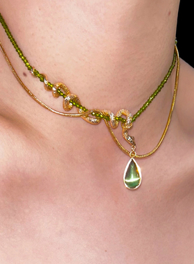 复古橄榄绿灵蛇水滴吊坠项链女夏季小众设计高级感串珠气质锁骨链