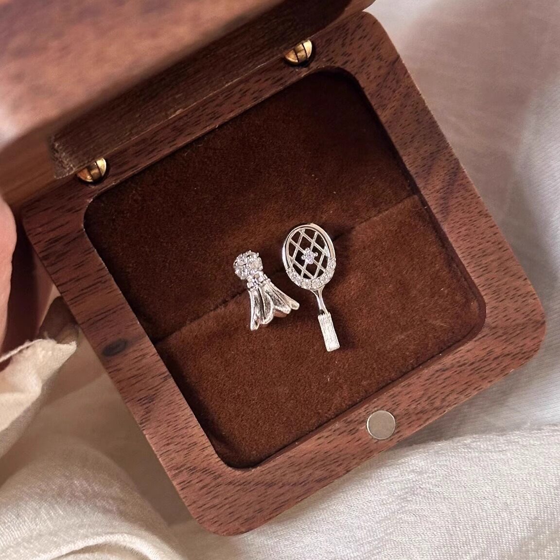 超精致!小巧羽毛球拍不规则耳钉mini可爱小众设计创意时尚耳饰女