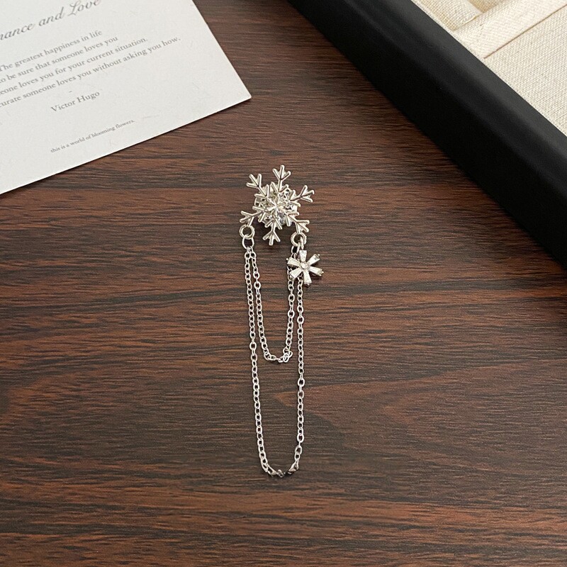 时尚个性风雪花流苏胸针小众高级感精致胸花领针防走光扣西装配饰
