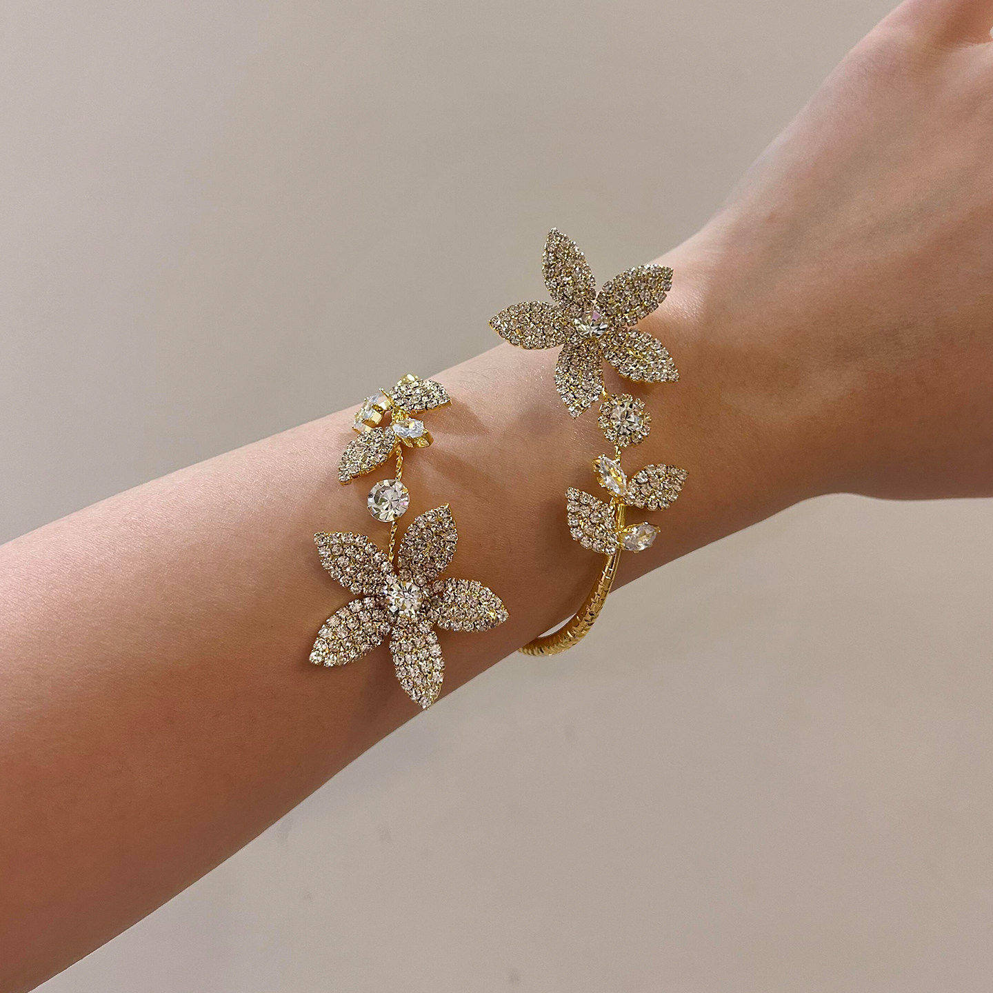 「旧梦花枝」清冷感爆闪银色花朵缠绕手镯优雅气质小众设计感手饰