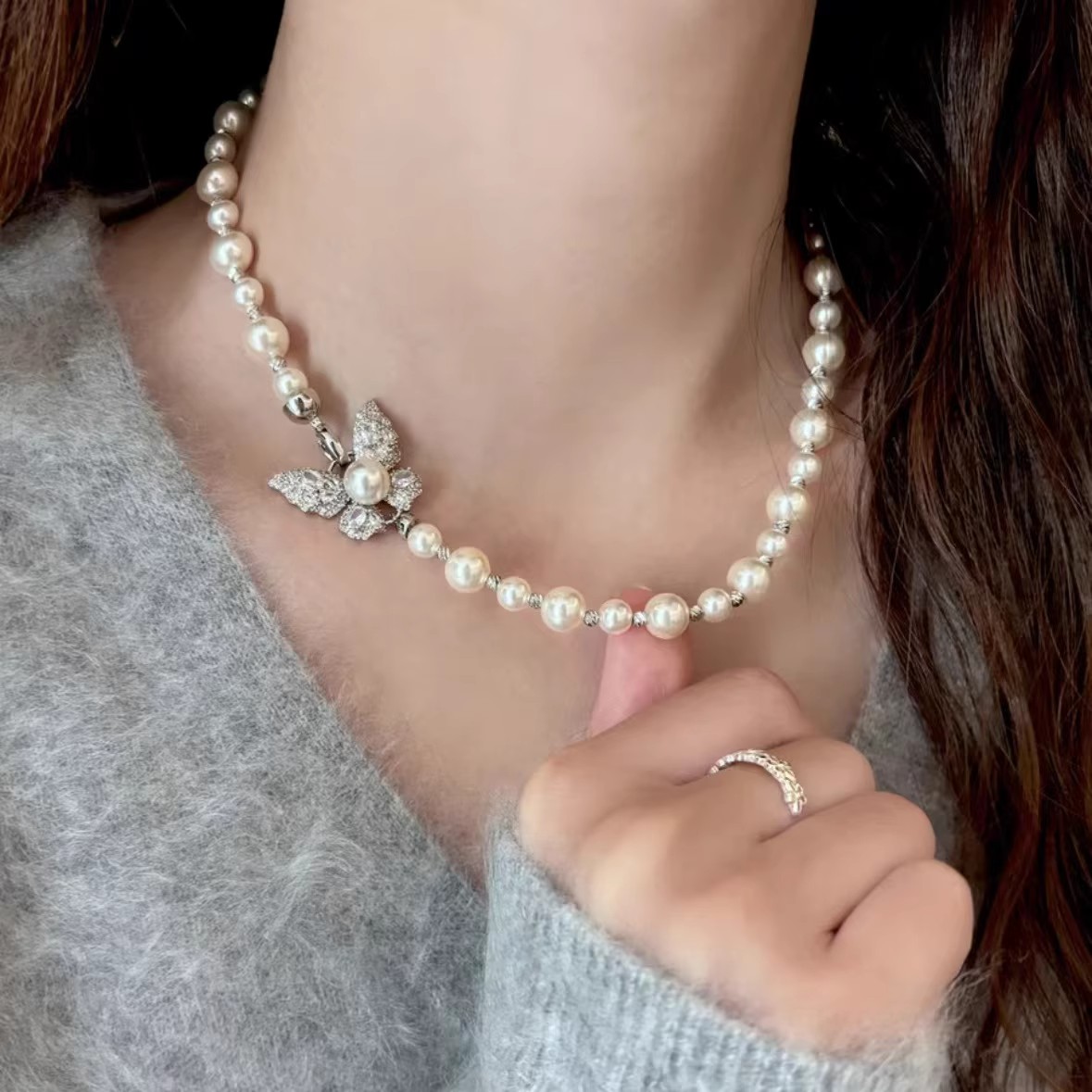 蝴蝶曼塔玫瑰施家珍珠项链轻奢高级感精致百搭锁骨链时尚毛衣链女