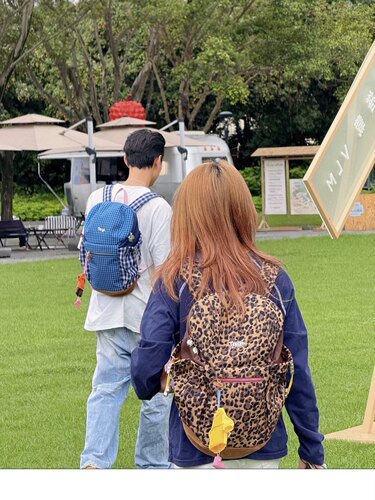 Tagi.面包包休闲时尚大容量背包肩带可调节出游旅行通勤双肩包
