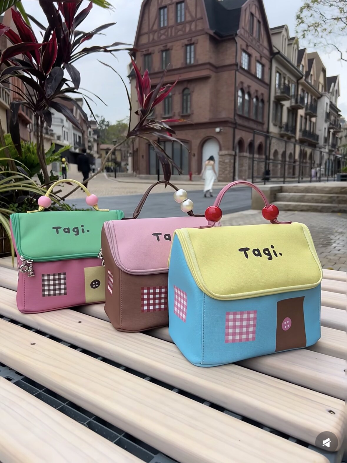 Tagi.机灵小房子防水皮质便携手提洗漱包大容量相机收纳包化妆包