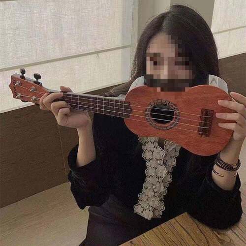小吉他尤克里里男弹奏声音女孩音乐乐器玩具3入门学生6儿童初学者