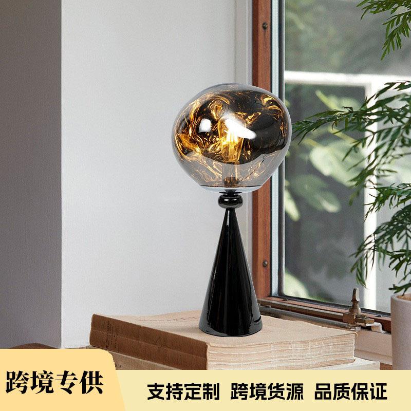 北欧现代设计感火山熔岩灯奢华高档台灯创意艺术卧室沙发床头台灯