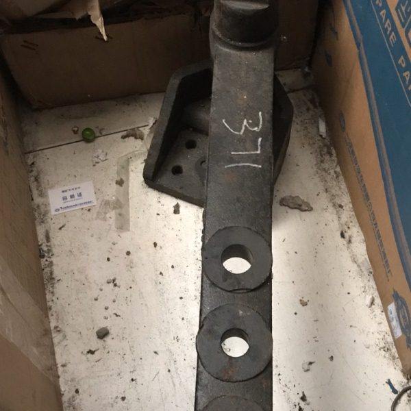 解放J6M J5 新大威摆臂转向拐臂 直拉杆转向臂 上摆臂 转向臂总成