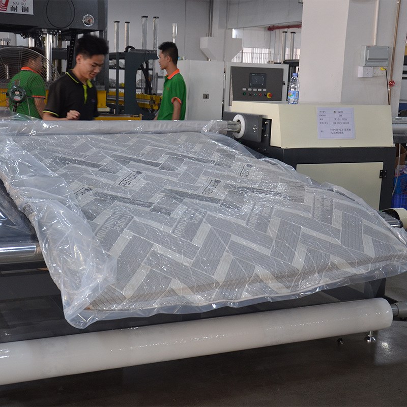 厂家半自动床垫打m包机单轴弹簧床垫卷包机整套床垫压缩卷包机