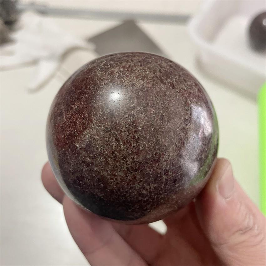 天然石榴石水晶球摆件水晶原石打磨能量风水球家居装饰品一物一图