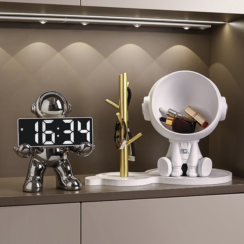 创意宇航员闹钟智能玄关摆件 闹钟时钟儿童男孩床头柜装饰品