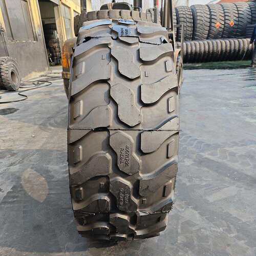 405/70R18越野车轮胎405/70R20防爆越野卡车真空工程加厚耐磨轮胎