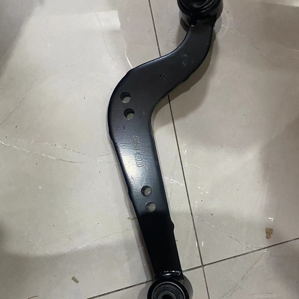 RAV4控制臂48790-42020