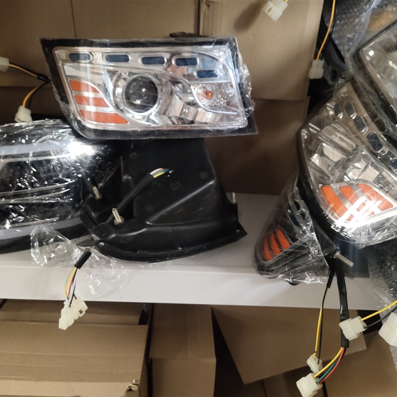 金彭明爵龙启飞马电动四轮车后尾灯倒车灯前大灯雾灯杠灯大全