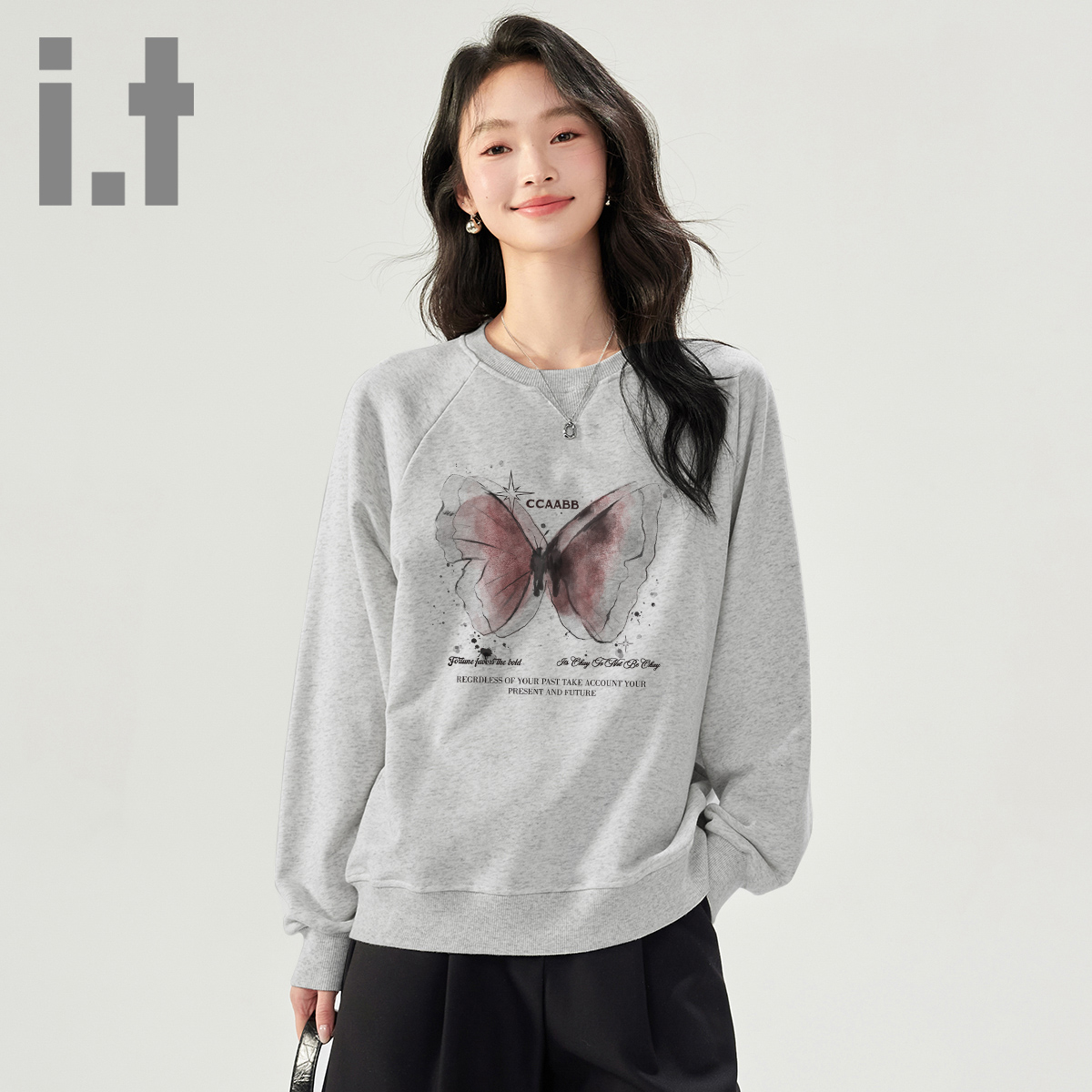it ccaabb2025圆领套头卫衣女蝴蝶图案印花设计休闲宽松上衣女装K