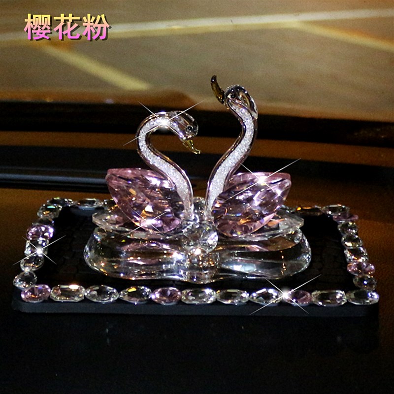 高档可爱新款水晶天鹅车内饰品摆件车载中控台香水座车装饰品摆饰