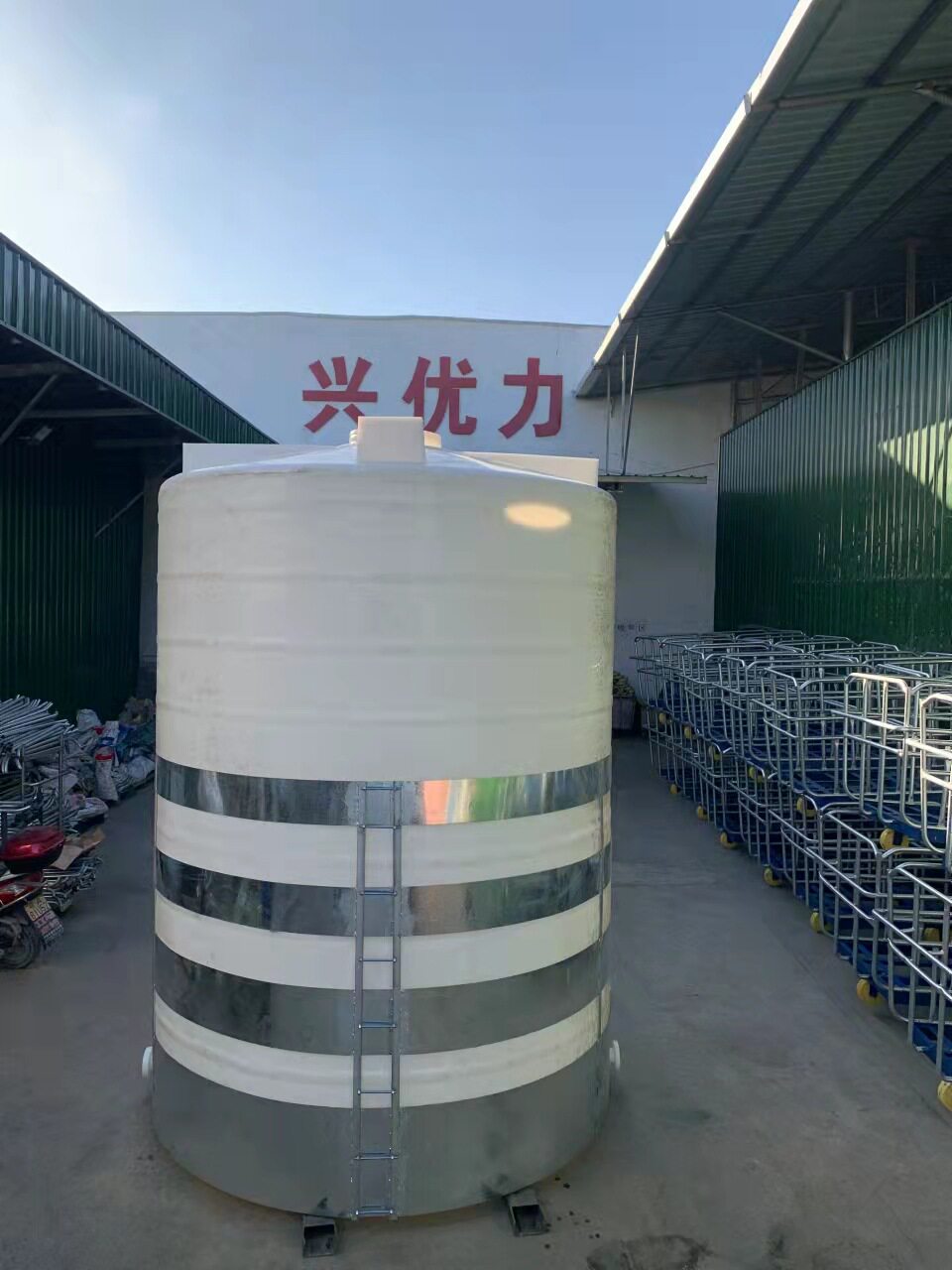 塑料水塔5吨储水罐10吨大型滾塑容器立式塑胶水塔可焊接法兰