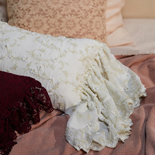 偏爱集法式蕾丝鱼尾抱枕高级感床上靠枕高档客厅沙发复古腰枕靠垫