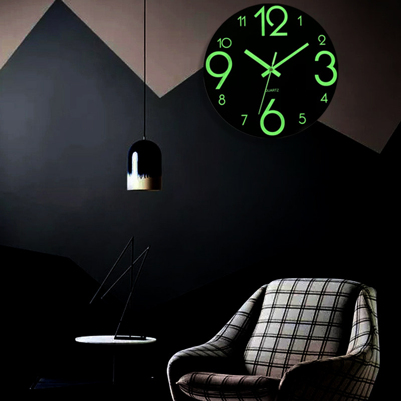 房间夜光挂钟卧室超静音钟表客厅家用时钟挂墙荧光极木制挂表