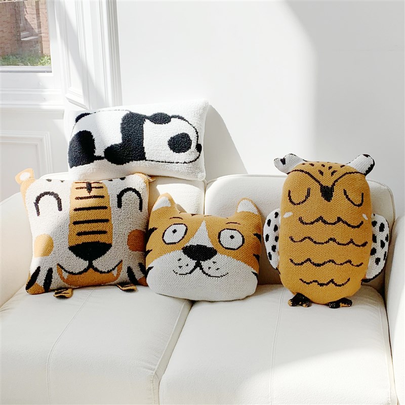 创意感可爱卡通熊猫小老虎抱枕客厅沙发靠垫样板间民宿床头抱枕