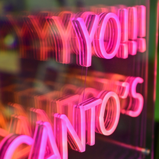 千层镜深渊镜灯箱 酒吧招牌 幻彩霓虹灯发光字