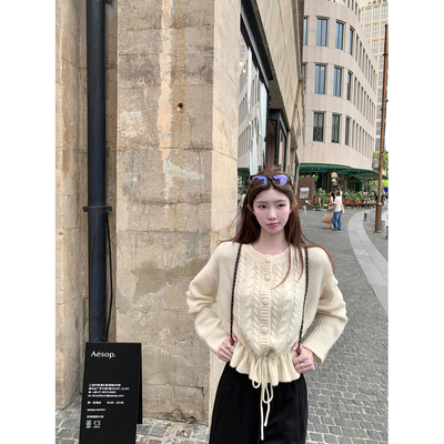 jijilulu积极璐 云朵慕斯 米白色抽绳羊毛开衫俏皮少女收腰麻花