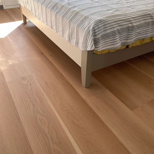 龙叶平面奶油松木仿实木石塑地板锁扣石晶W复合地板