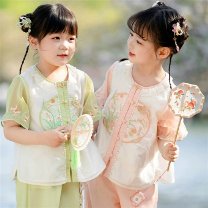 女童汉服扇子古风绣花面爱流苏工艺圆扇儿童古装舞蹈演出团扇