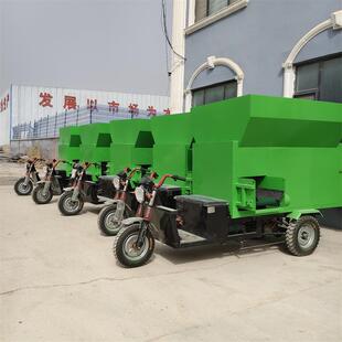 养殖牛羊草料三轮撒料车3立方喂牛两边投喂车行走式饲料撒草车