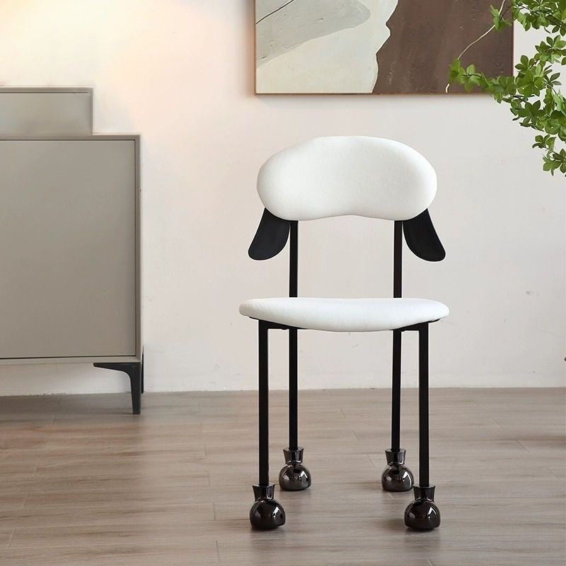 中古羊羊椅靠背椅子化妆椅梳妆凳餐椅儿童房设计师家用创意卡通椅