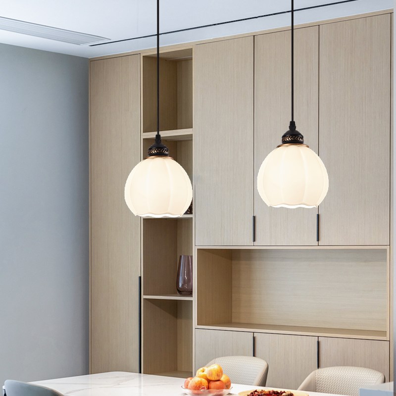 新款餐厅吊灯单头现代简约餐桌饭厅吧台灯创意中古风床头小吊灯