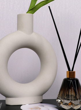 样板房卧室茶几边桌飘窗软装饰品器杂志现代陶瓷工艺品