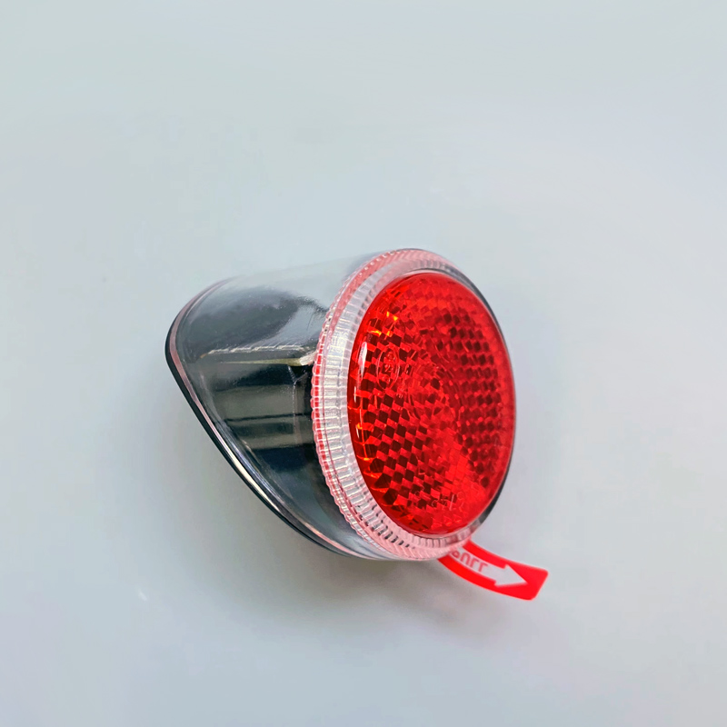 自行车代驾车尾i灯加装自感应闪光尾灯太阳能充电震动光感应警示