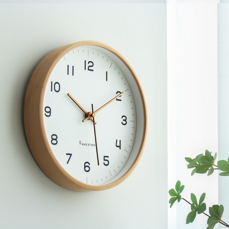 MJK钟表挂钟客厅2023新款家用时尚静音简约现代实木时钟挂墙原木