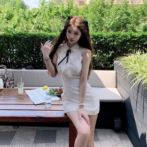 法式纯欲蕾丝无袖挂脖连衣裙女收腰气质高级感露思同款短裙子夏季