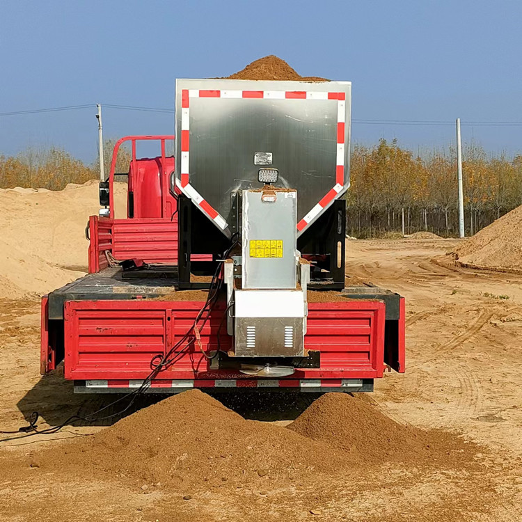 大型沙子工业盐融雪剂撒布机 环卫路面融冰除雪撒盐机 车载撒布机